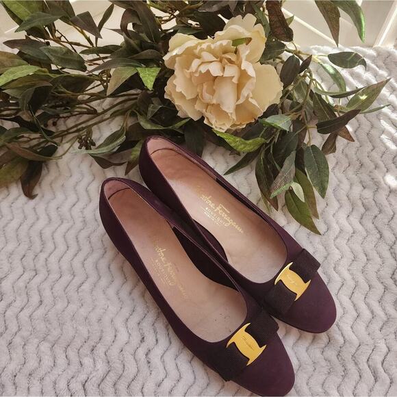 SALVATORE FERRAGAMO RARE Suede Leather Vara Bow Low Heel 8.5AA - Picture 4 of 7